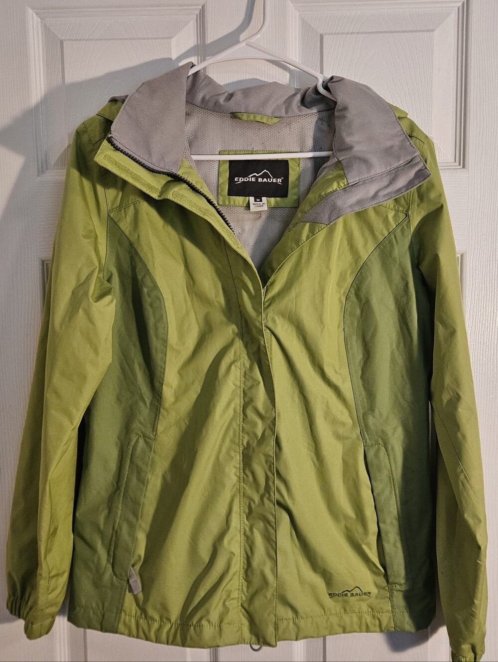 Eddie Bauer Womens Medium Two-Tone Light Green Hooded Full Zip Jacket.